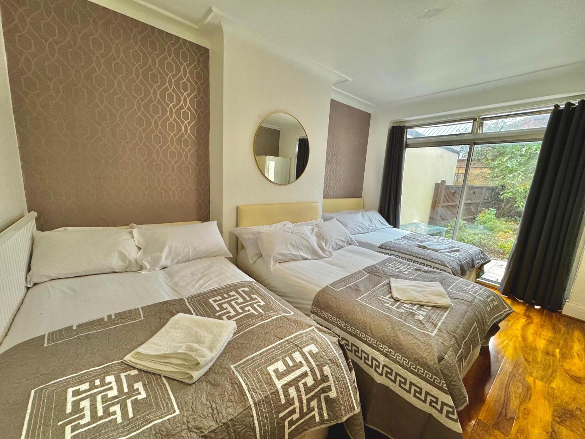 Twin Tower Hotel 런던 외부 사진