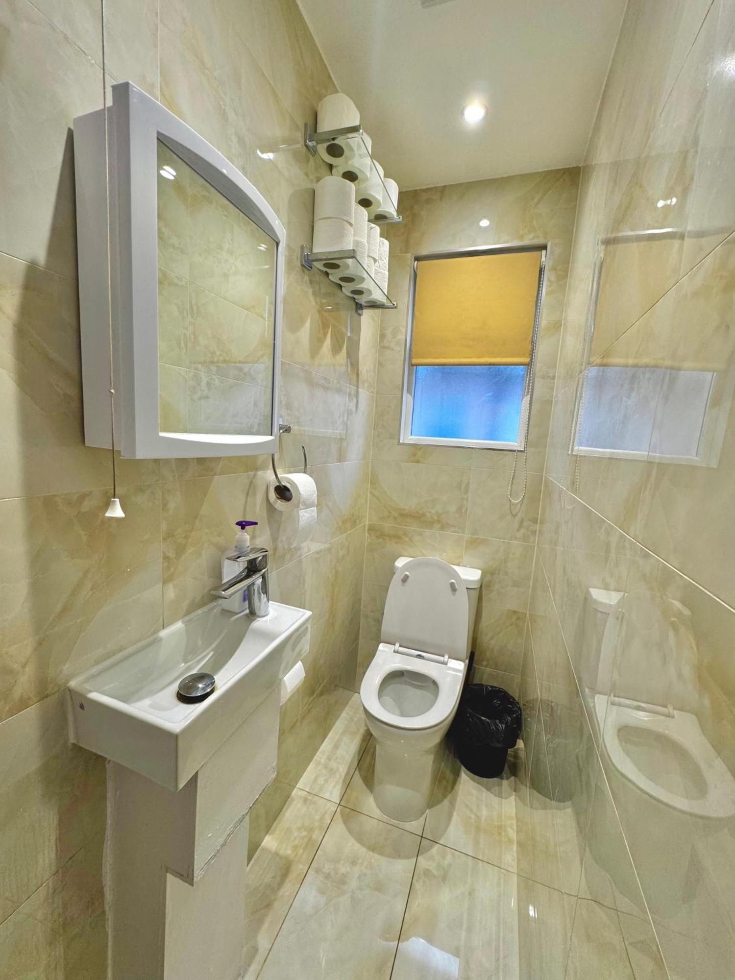 Twin Tower Hotel 런던 외부 사진